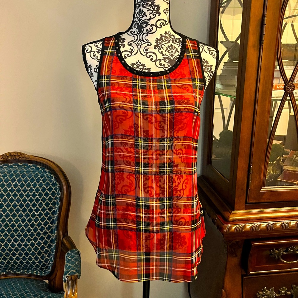 Plaid sleeveless shell, size medium by Express